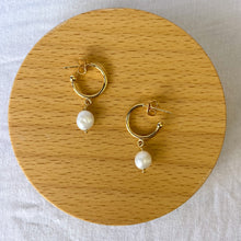 Load image into Gallery viewer, Fresh Water Pearl Sleeper