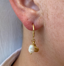 Load image into Gallery viewer, Fresh Water Pearl and Shell Sleeper