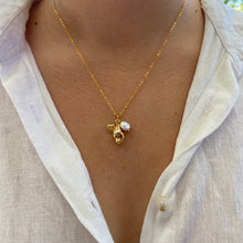 Load image into Gallery viewer, Seashells and Fresh Water Pearl Necklace
